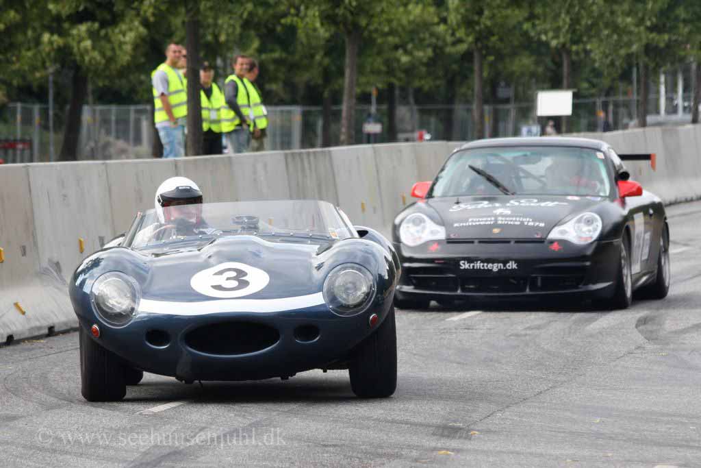 1957 Jaguar D Type <br>(winner Le Mans 1957)<br>2004 Porsche 993 GT3 Cup