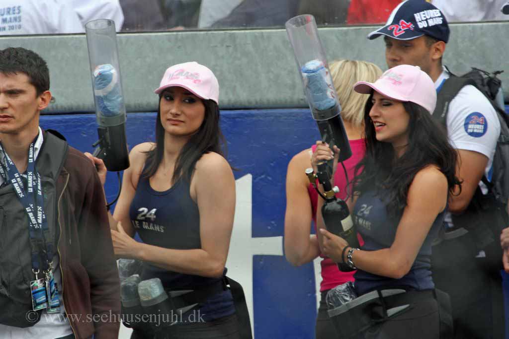 Girls with air propelled T-shirt guns