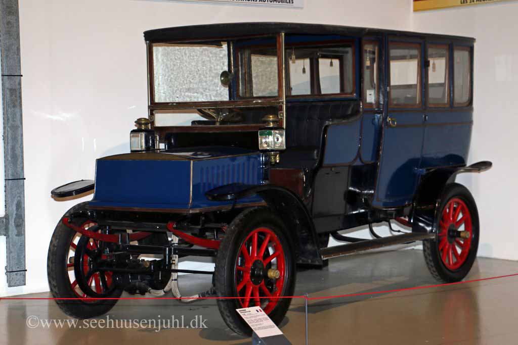 Krieger Électrique A155 (1908). Four-wheel drive electric vehicle, used as ambulance during WW1.
